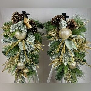 Set of identical gold glitter teardrop wreath swags
